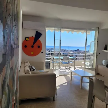The Horizon - Sea View & Peaceful Retreat شقة